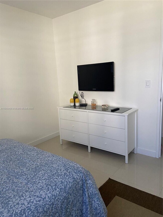 Building Photo - 3001 S Ocean Dr