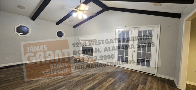 Building Photo - 211 Plantation Rd