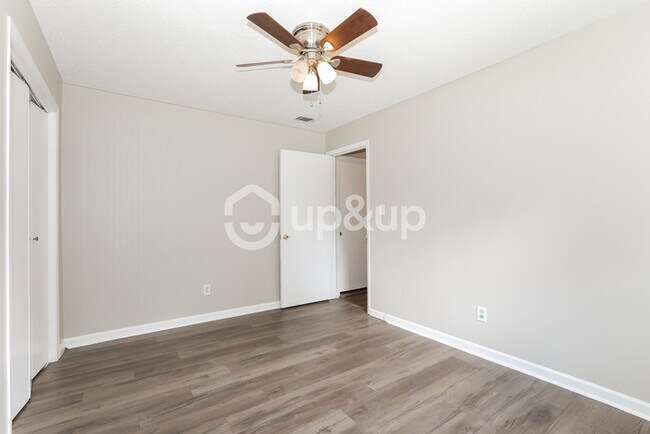 Building Photo - Fantastic 3bd/1.5ba home! Coming soon!