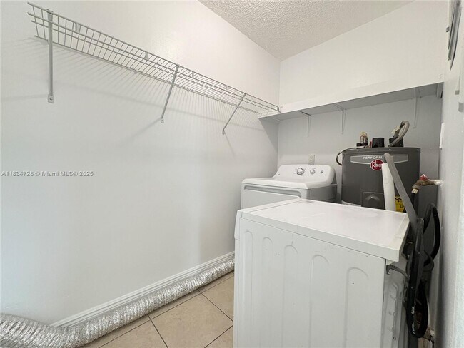 Building Photo - 1434 SW 22nd Ave