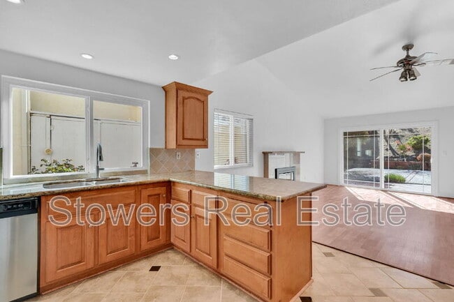 Building Photo - 2940 Sombrero Cir