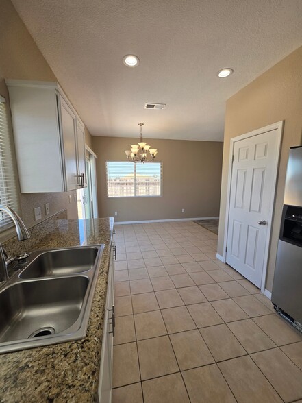 Building Photo - 8173 Viburnum Ave