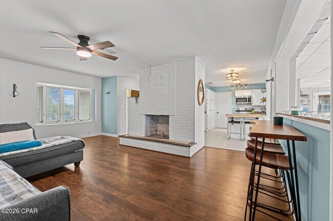 Building Photo - 136 Colina Cir