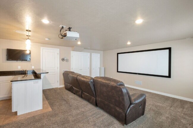 Building Photo - Resort-Style Living near Traverse Mountain 1-2 year lease avail