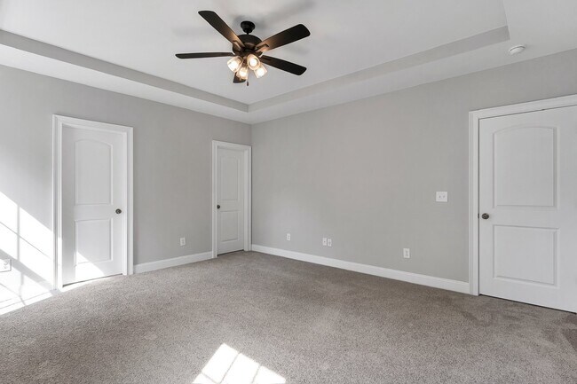 Building Photo - 835 Blue Bird Dr