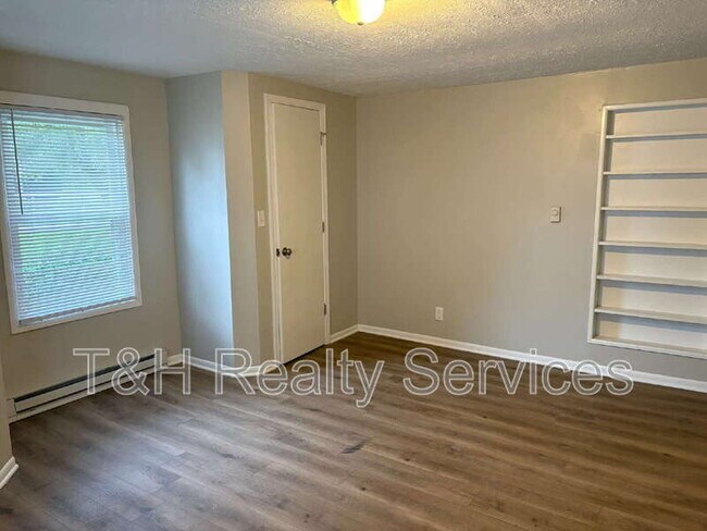 Building Photo - 3180 Blue Bluff Rd
