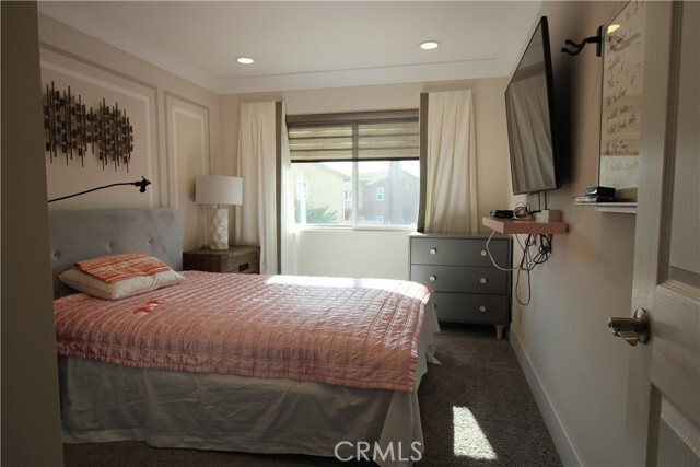 Building Photo - 15343 Lotus Cir