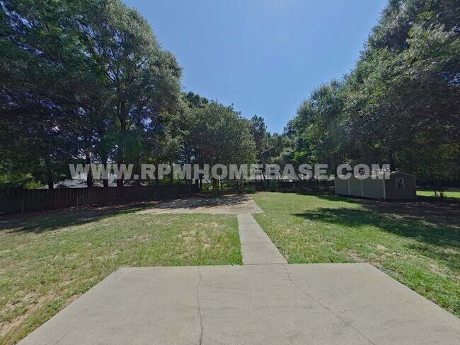 Building Photo - Fully Renovated 5-Bedroom Home with Modern...