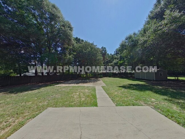 Building Photo - Move-In Special! Fully Renovated 5-Bedroom...