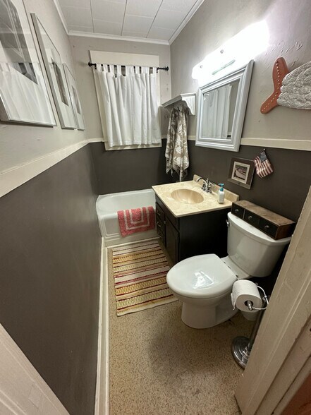 Building Photo - 105 S Park Ave