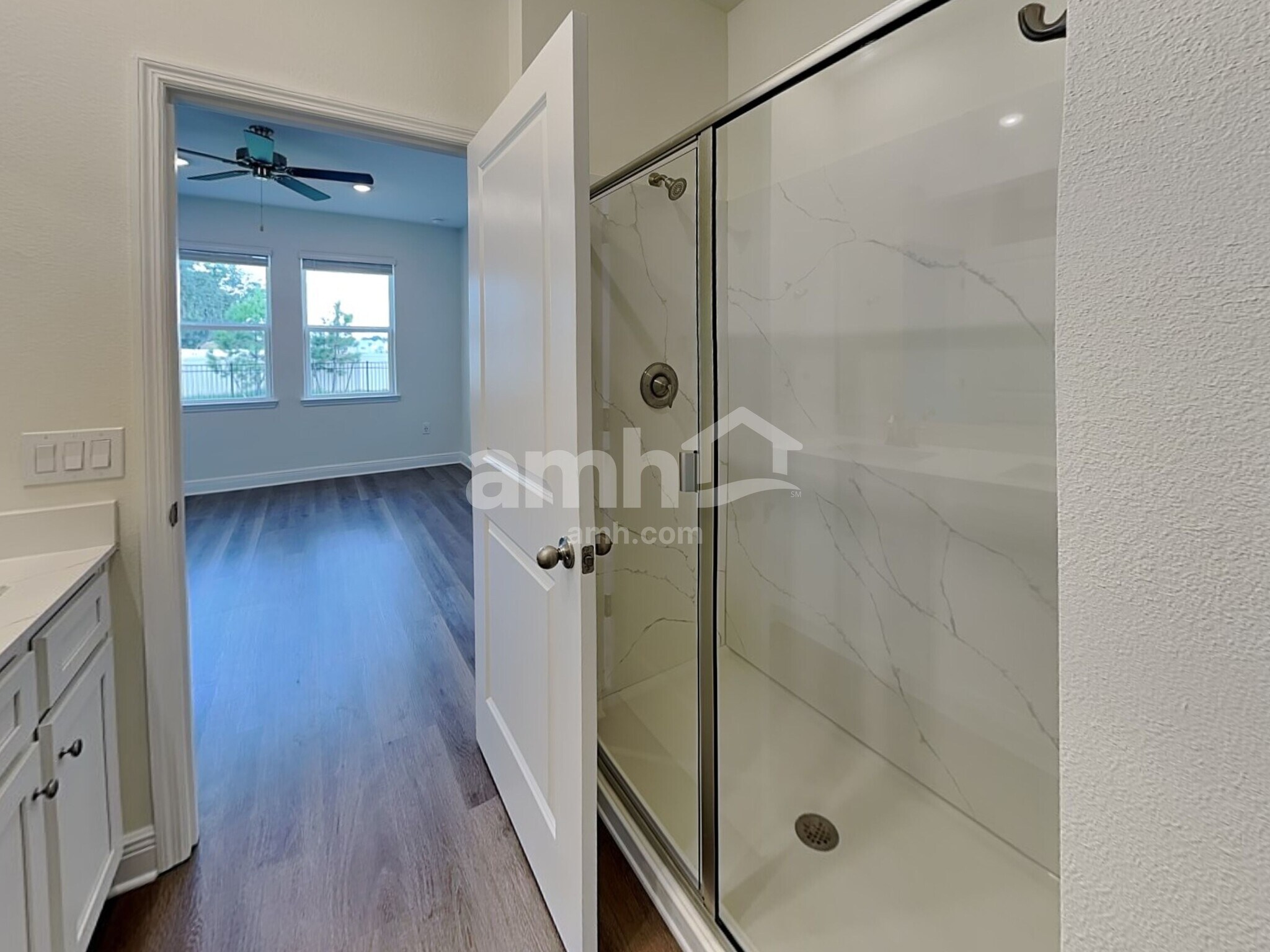 Building Photo - 5955 Pinewood Ests Dr