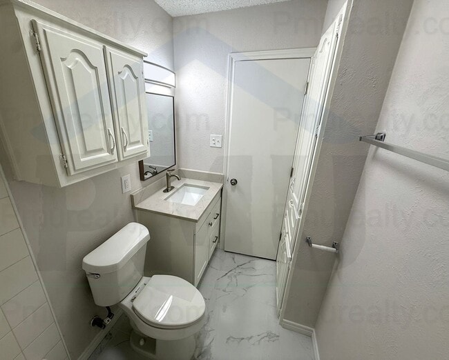 Building Photo - AVAILABLE NOW!!! Comfortable 4 br, 1.5 ba house for rent in Balch Springs