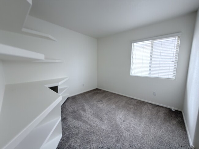 Building Photo - 8232 Fame Ave