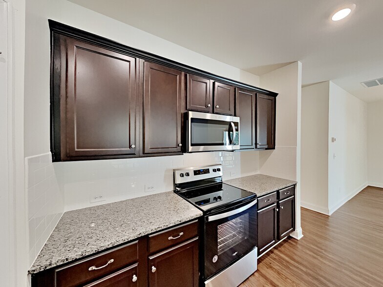 Building Photo - 258 Lake Vista Dr