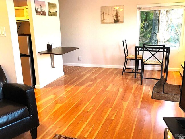 Building Photo - 2371 Vista Del Mar