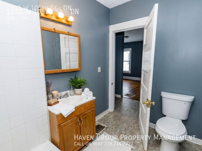 Building Photo - 2142 W 105th St