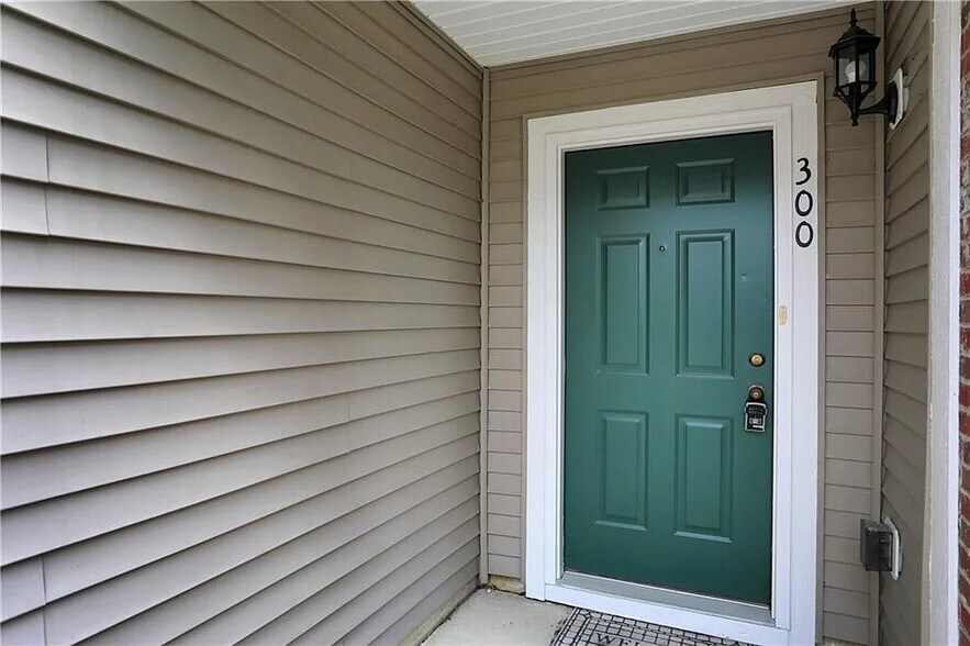 Building Photo - 13415 White Granite Dr
