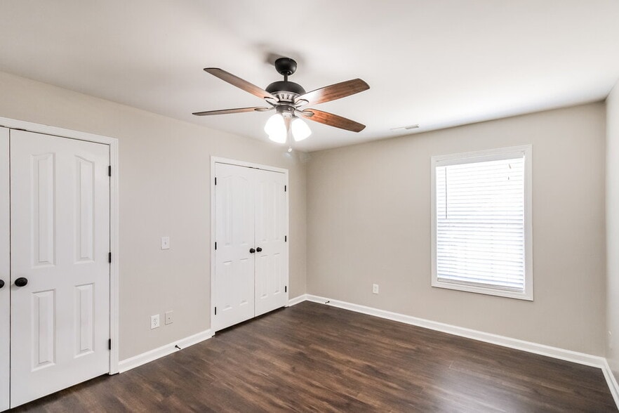 Building Photo - 3418 Leslie Ln