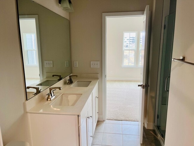 Building Photo - 3635 S Tryon St