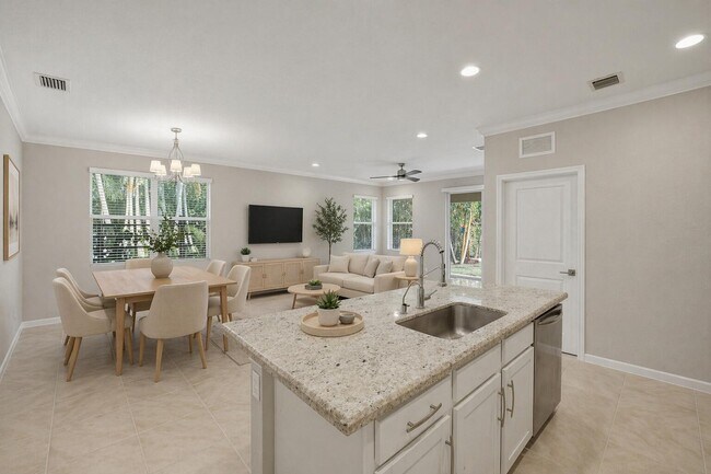 Building Photo - 4010 Tomoka Dr