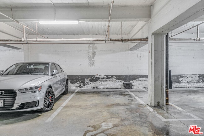 Building Photo - 6053 Scenic Ave