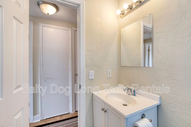 Building Photo - 114 Lynnhurst Dr