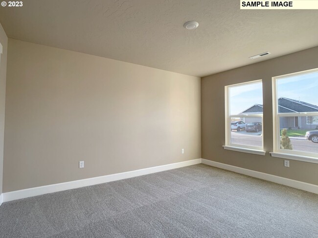 Building Photo - A Must see Hermiston Home!!