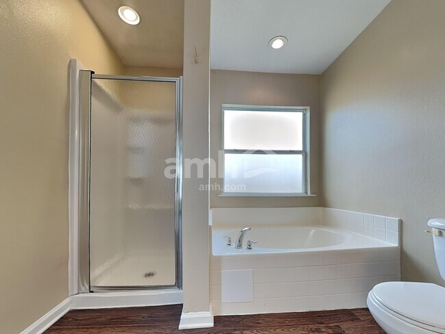 Building Photo - 1211 Spring Creek Ct