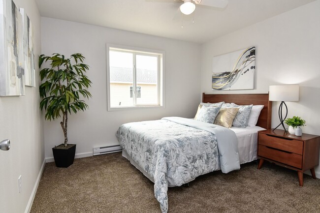 Building Photo - 2 Bedroom, Single-story Townhomes for rent...