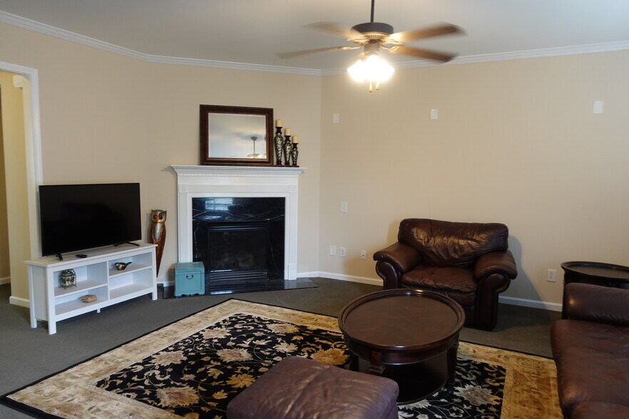 Building Photo - 3304 Chastain Gardens Dr NW