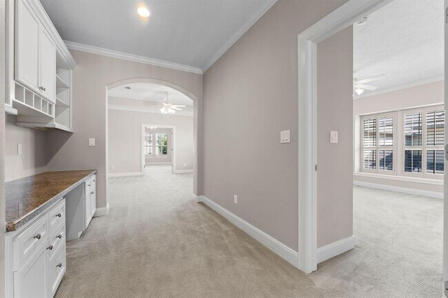 Building Photo - 1038 Memorial Village Dr