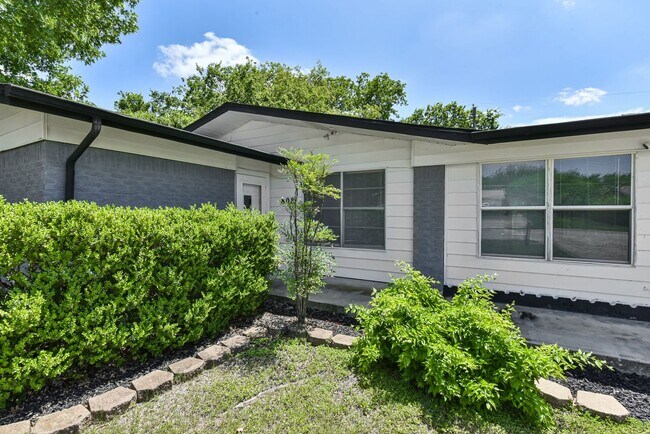 Building Photo - 4-Bedroom Home in the Heart of Killeen