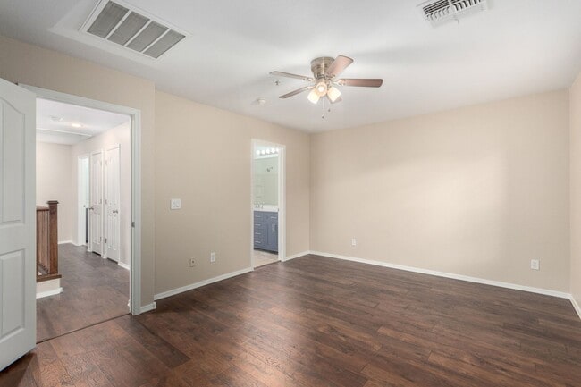 Building Photo - 3 Bedroom in Hunter Ridge