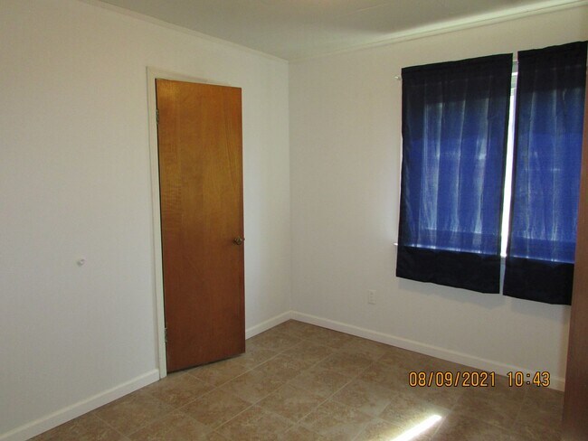 Building Photo - Newly remodeled 5 bedroom/2 bath home