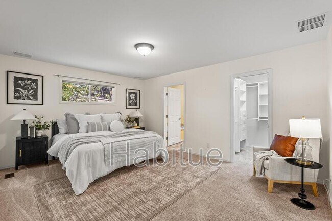 Building Photo - 2160 Dora Ln