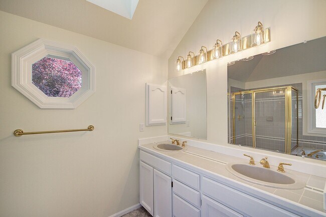 Building Photo - 4bd/2.5ba Sammamish House