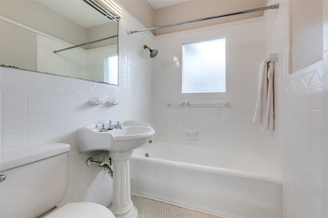 Building Photo - 3905 Prescott Ave