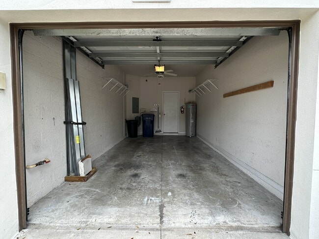 Building Photo - "Spacious 3-Bed Townhouse with 2.5 Baths in Beautiful Bradenton!"