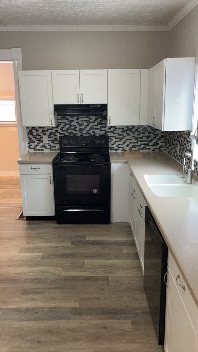 Building Photo - 1150 Creighton Ave