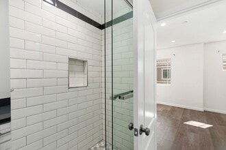 Building Photo - 3 Bedroom & 2.5 Bathroom Townhome with 2 Car Garage & Laundry