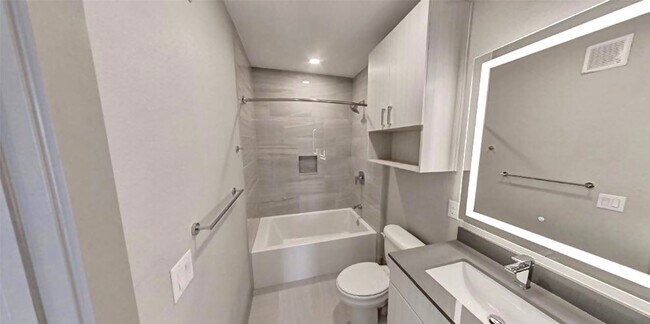 Building Photo - 401 W 25th St