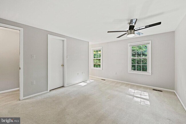 Building Photo - 5847 New England Woods Dr