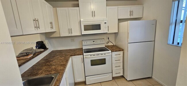 Building Photo - 3396 Foxcroft Rd