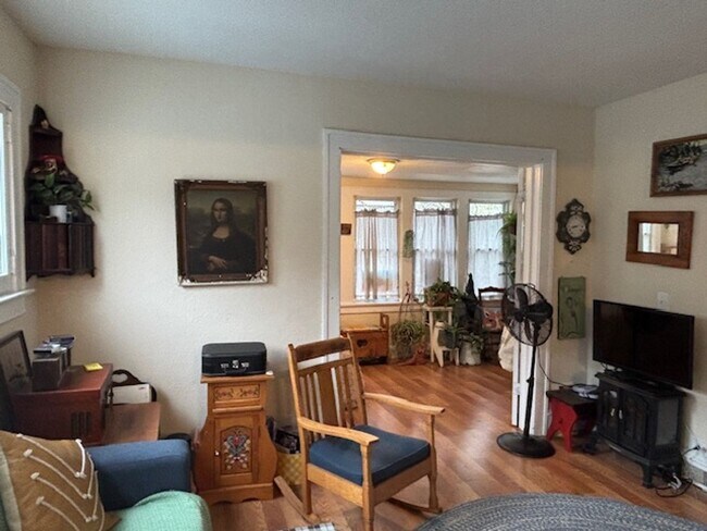 Building Photo - 2739 Buchanan St NE