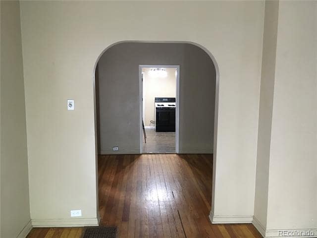 Building Photo - 1021 Cook St