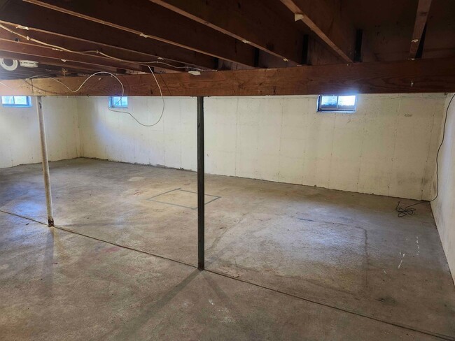 Building Photo - 3204 Runway Ave