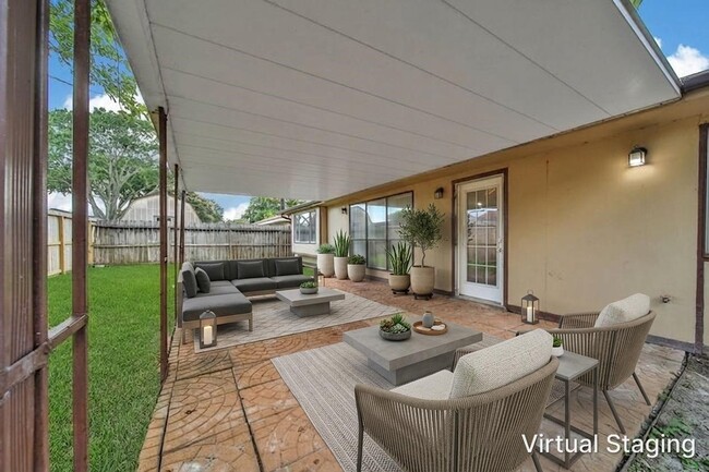 Building Photo - 10904 Birch Dr