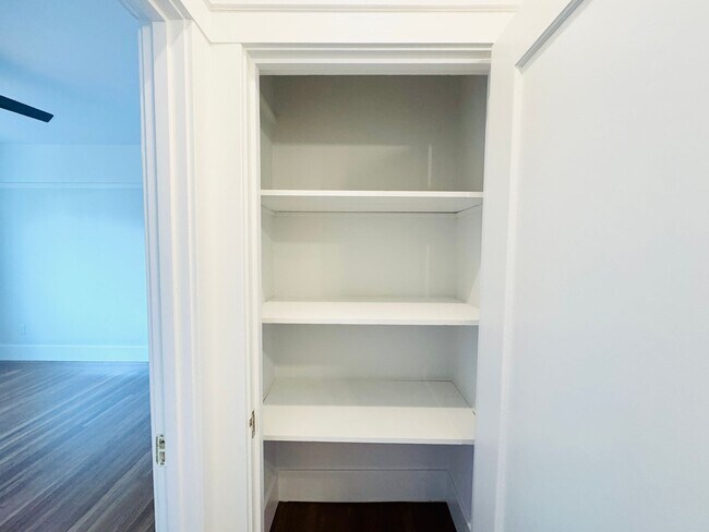 Building Photo - Bernal/Mission/Noe: Updated Flat w/ Shared...