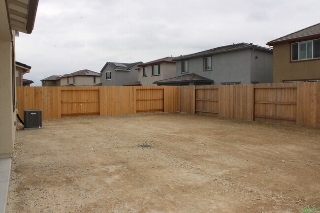 Building Photo - 8041 Roundhouse Lp