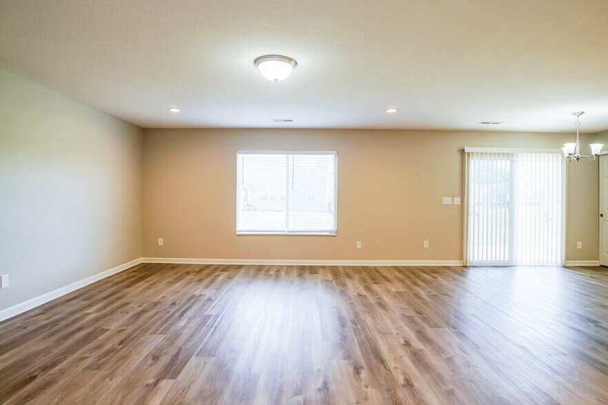Building Photo - 7500 Willow Leaf Dr